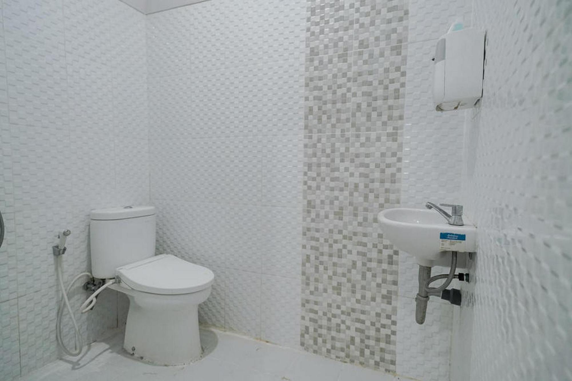 Urbanview Hotel Bari Syariah Palembang By Reddoorz Kültér fotó